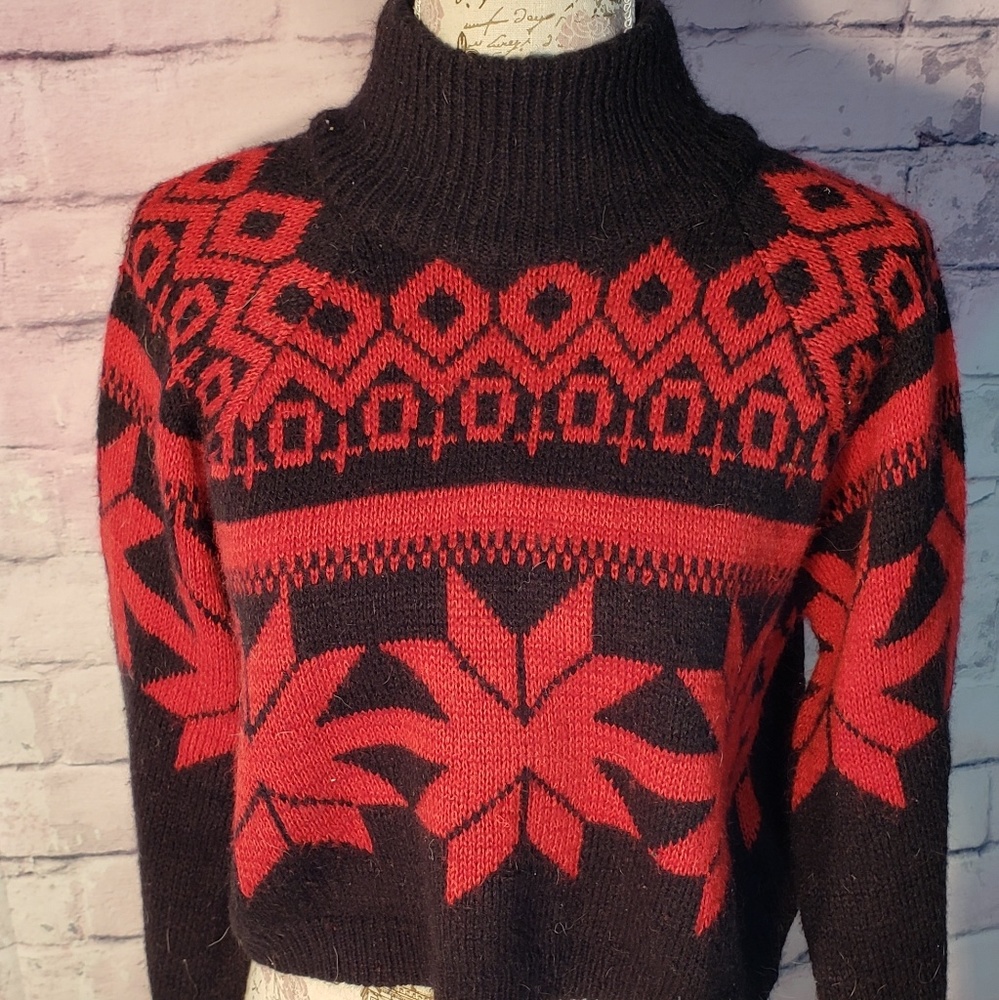 Cropped knitted sweater